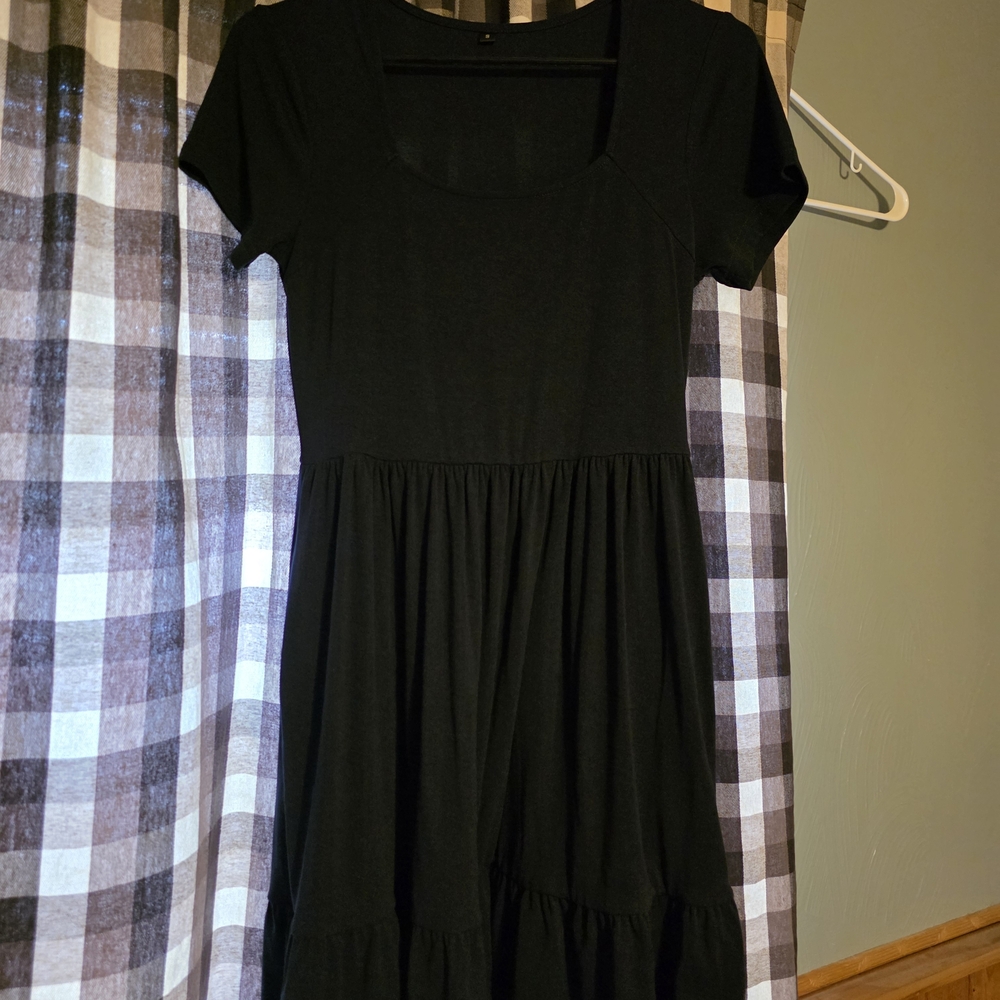 Women's Black Short Sleeve Tiered Mini Dress